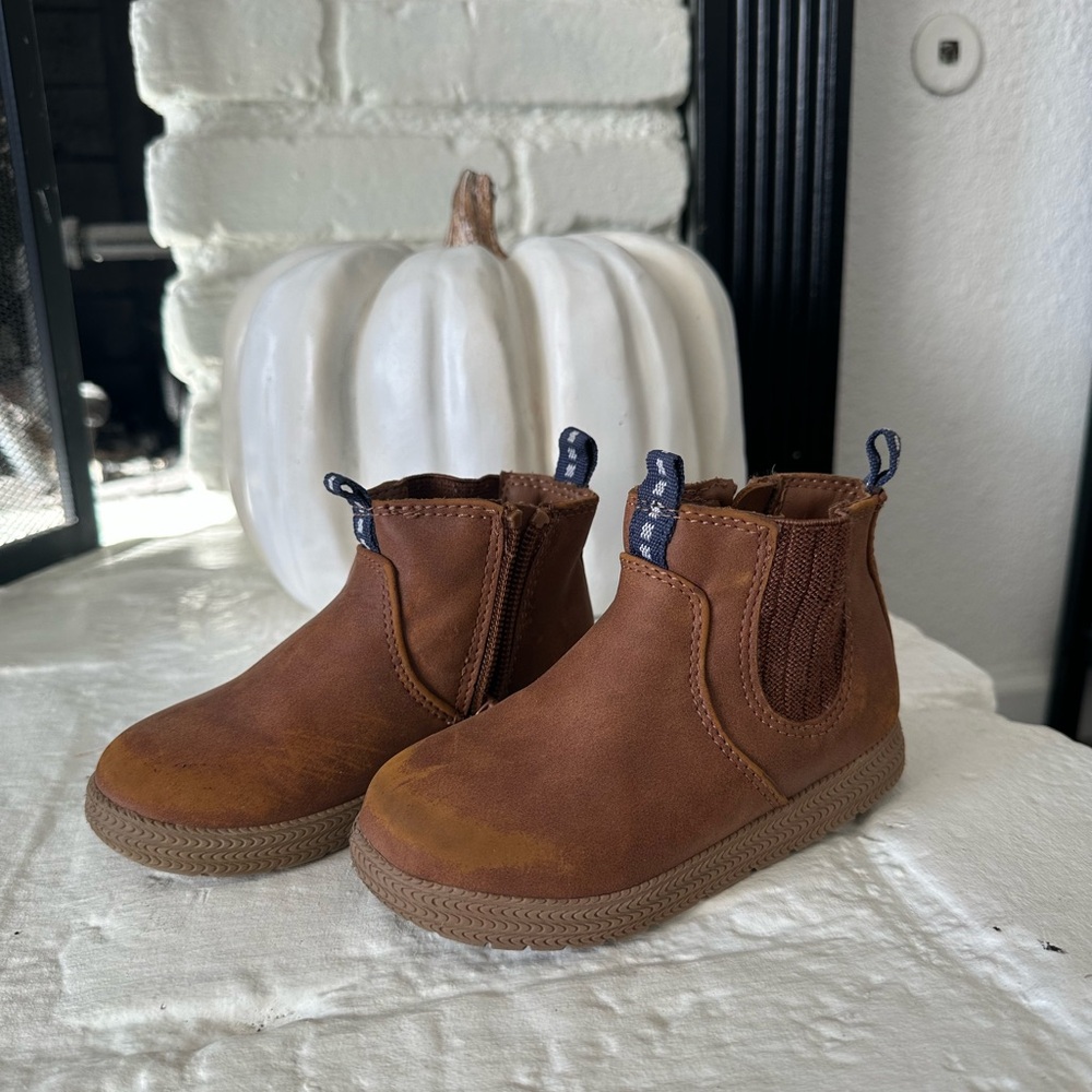 Cat and Jack Chelsea Boot Size 8C